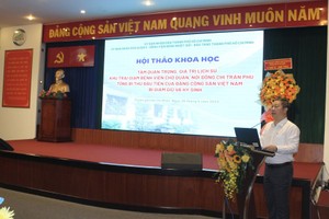 市人委会副主席杨英德在研讨会上致词。