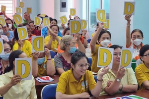 向妇女宣传社保和医保政策