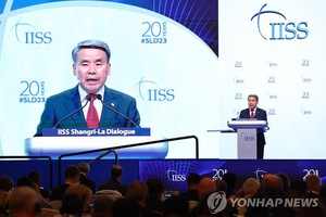 6月3日，在新加坡香格里拉酒店，韩国国防部长官李钟燮出席第20届亚洲安全会议（香格里拉对话会）全体会议并发表讲话。（图：韩联社）