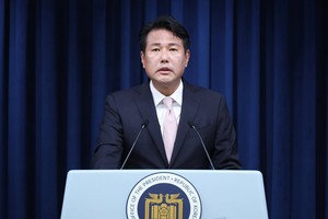 6月7日下午，在首尔市龙山区总统府，国家安保室第一次长金泰孝开记者会发布尹锡悦政府的国家安全战略文件。（图：韩联社）