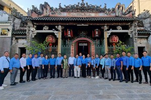 柬埔寨劳动联团到访第五郡交流