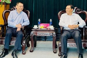 本报与新华社增强合作交流