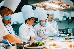 厨师阮氏映雪将越南蟹肉春卷列入服务于出席亚太经合组织领导人非正式会议的各国国家元首的菜单中。