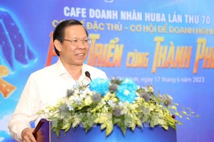 市人委会主席潘文迈在座谈会上致辞。（图：越通社）