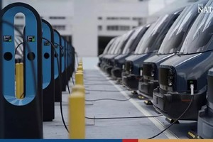 多辆新能源电动汽车在一充电站处充电。（图：ANN）