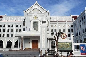 图为设在柬埔寨首都金边桑园区的柬埔寨人民党总部大楼。（图：越通社）