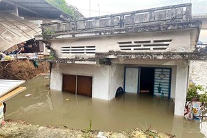 图为7月3日，后江省州城县莪六镇福顺村发生的一起坍塌事故现场。（图：后江报）