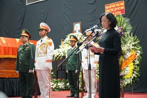 治丧委员会主任张氏梅部长宣读悼文。（图：永祥）