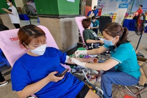 妇女响应人道主义捐血活动