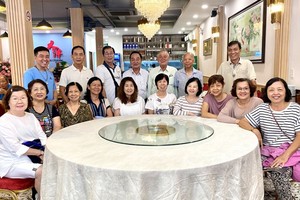 福中校友会执委商讨校庆联欢后合照。