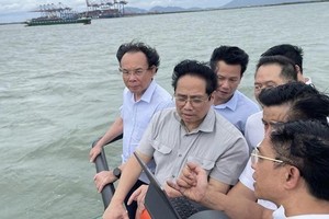 政府总理范明政与代表团18日前往考察芹耶国际中转港建设研究提案。（图：TTO）