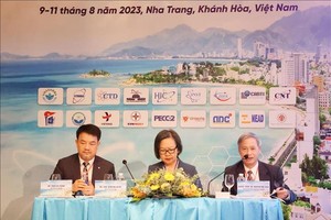 第十五届全国核科技会议主席台。（图：越通社）