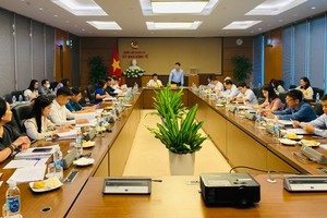 国会经济委员会9日举行的《财产投标法若干条文修订补充法》草案初步审查会议现场。（图：海燕）