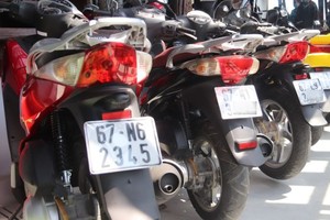 图为一辆4个号码车牌的机动车。（示意图：互联网）