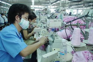 成衣行業正受到國內外經濟不景氣嚴重的影響。