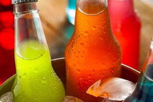 研究发现，与每月喝含糖饮料少于三杯的女性相比，每天喝一杯或更多含糖饮料的女性患肝癌的风险要高85%，因慢性肝病死亡的风险要高68%。（示意图：互联网）