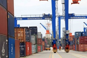 海防港口的进出口活动。（图：越通社）