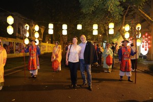 游客参观升龙皇城。