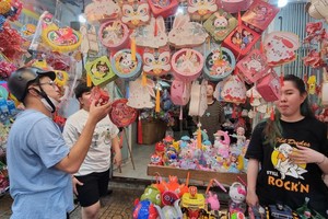 中秋花灯市场走俏