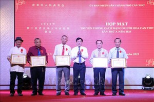 芹苴华人同胞积极参加爱国竞赛运动