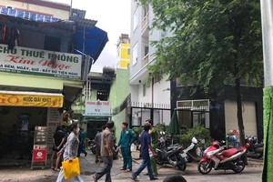 职能力量封锁火警现场。（图：志石）