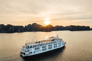 新游船在兰下湾投入活动