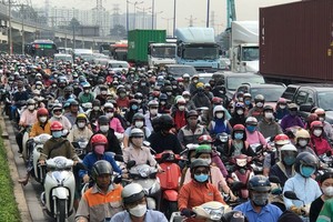 本市东面通道严重堵车