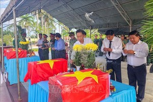 芹苴市追悼及安葬烈士骸骨