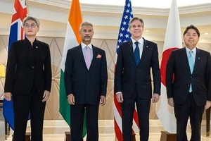 从左至右分别是澳大利亚外长黄英贤、印度外长苏杰生、美国国务卿布林肯、日本外相林芳正。（图：印度《明特报》）