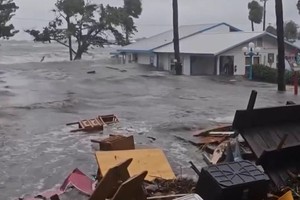 “艾达利亚”侵袭美国多州，约50万用户一度断电。（图：视频截图）