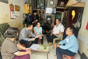 本市首个郡完成没有贫困边缘户目标