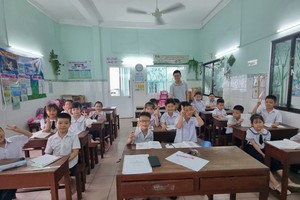 颍川华文中心一年级学生兴高采烈迎接新学年。