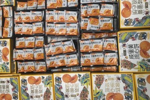 被查获并扣留的来历不明月饼。（图：四季）