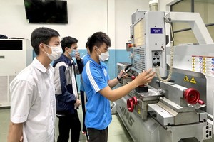 学生实习完毕后，将被公司优先考虑录取为员工。