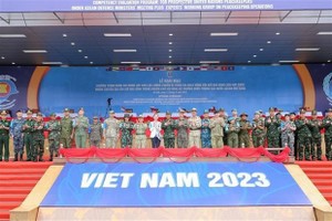 2021-2023年阶段第四周期维和专家组期末实地演习开幕式在河内举行。（图：越通社）