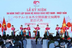 越日建交50周年招待会的艺术表演。（图：越通社）