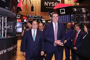 政府总理范明政造访纽约证券交易所。（图：越通社）