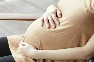 孕妈注意生活习惯可缓解孕期水肿