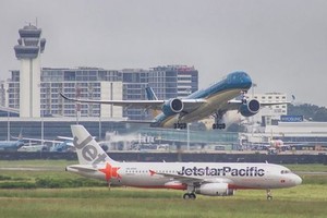 乘坐飞机抵越国际游客激增