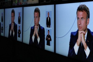 马克龙在接受电视采访时宣布，法国在尼日尔的驻军将在今年年底前撤走。（图：AFP）