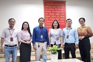 本报领导与平阳省省委宣教处会晤