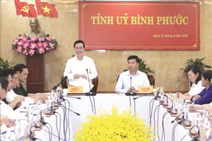 国家主席与平福省委举行会议