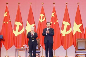 越南共产党中央总书记阮富仲与中共中央总书记、国家主席习近平。（图：越通社）