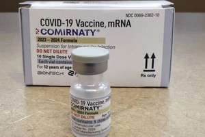 法国2023年10月2日提前启动新冠疫苗施打活动，主要针对高风险人群。 （图：AP）