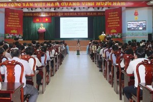 平政县委召开第98号《决议》贯彻会议。