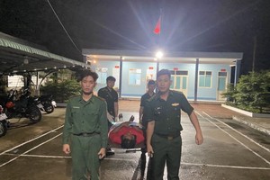 边防部队成功救援 15 名坚江渔民