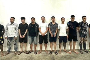 被抓获的放高利贷团伙。（图：警方提供）