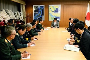 国防部副部长阮新疆上将于10月11日会见日本防卫大臣木原稔。（图：越通社）