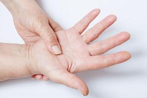 “硬皮症”会侵袭肺部影响全身