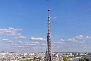 巴黎圣母院塔尖经４年修缮重现